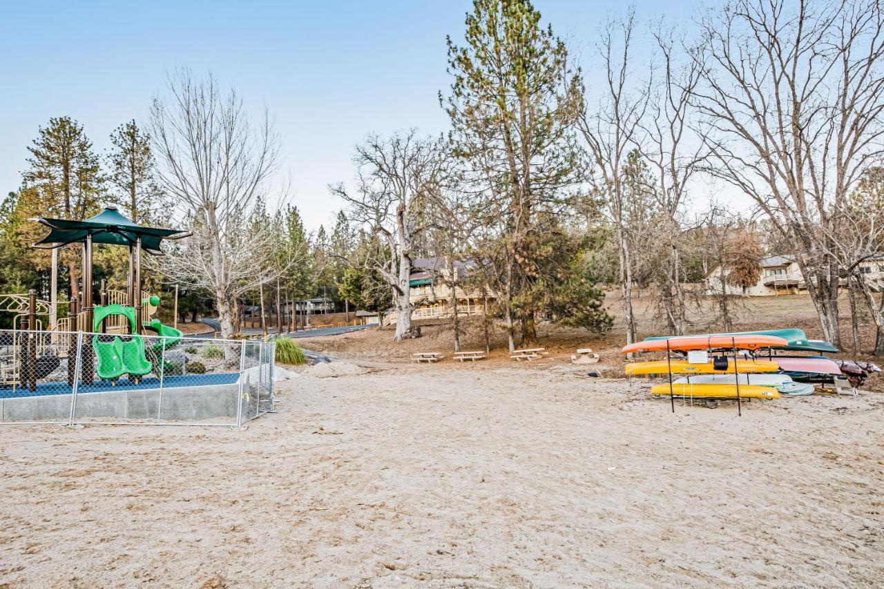 גרובלנד Luring Lakefront Landing מראה חיצוני תמונה