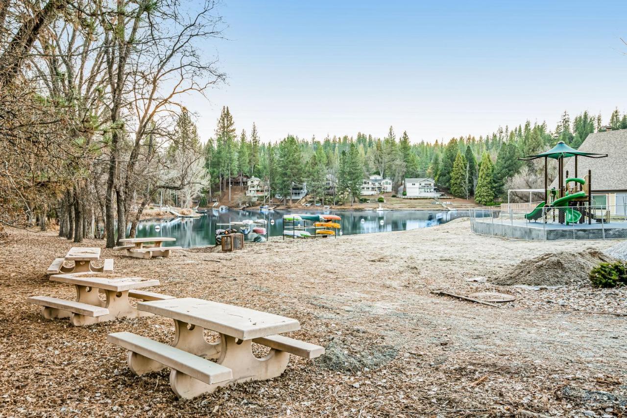 גרובלנד Luring Lakefront Landing מראה חיצוני תמונה